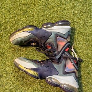Nike LeBron 19 "Cotton Nine O'Clock" sneakers in US 8.5